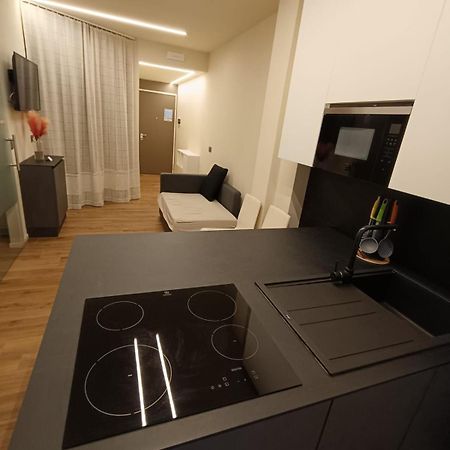 Riviera Apartments Near The Beach + Parking โรโซลีนามาเร ภายนอก รูปภาพ